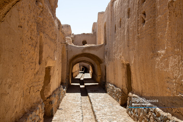 Morchekhort Castle: A Majestic Testament to Isfahan's Rich History