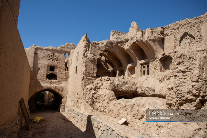 Morchekhort Castle: A Majestic Testament to Isfahan's Rich History