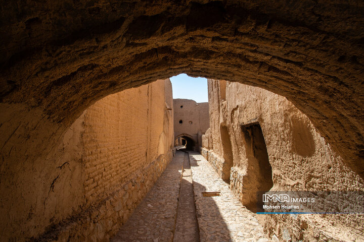 Morchekhort Castle: A Majestic Testament to Isfahan's Rich History