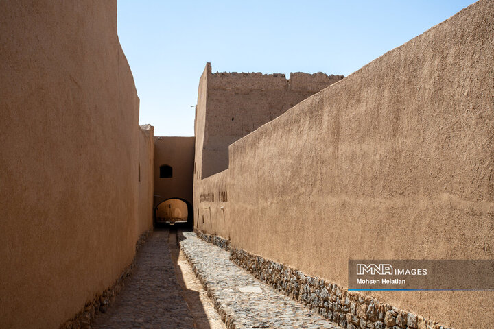 Morchekhort Castle: A Majestic Testament to Isfahan's Rich History