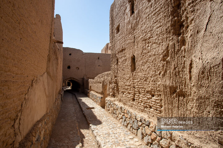 Morchekhort Castle: A Majestic Testament to Isfahan's Rich History