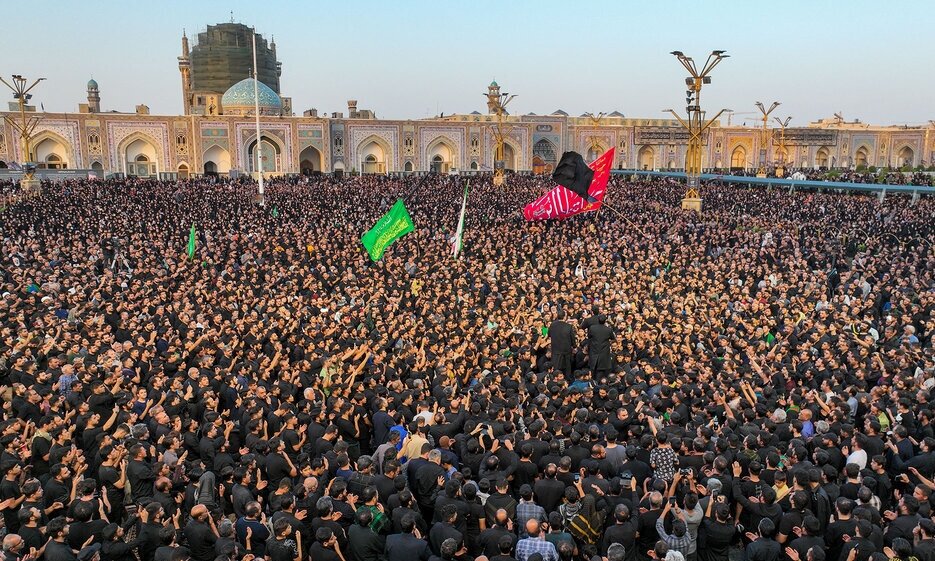 نگاهی به آیین‌های مختلف عزاداری در حرم امام رضا(ع)/  یک ایران در سوگ عالم آل‌محمد(ص)