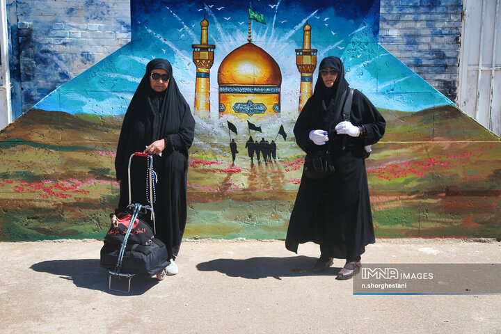 دل زائران در گرو امام رضا(ع)