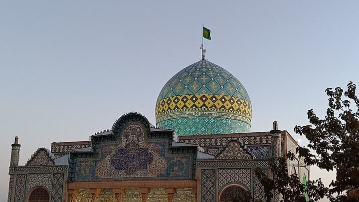 پرچم امامزاده حسین(ع) قزوین سبز شد