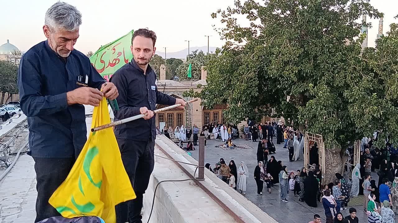 پرچم امامزاده حسین(ع) قزوین سبز شد