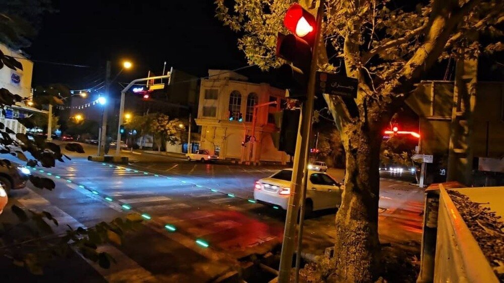 ابتکار شهرداری تبریز برای نصب چراغ راهنما در کف تقاطعها