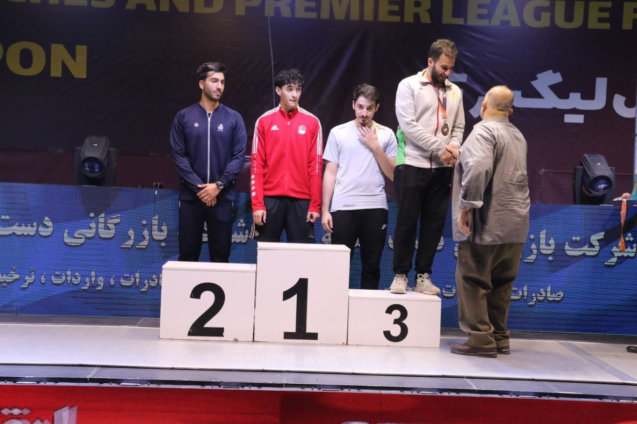 قهرمانی ورزشکار ترکیهای در مسابقات بینالمللی شمشیربازی ستلایت ارومیه+ تصاویر