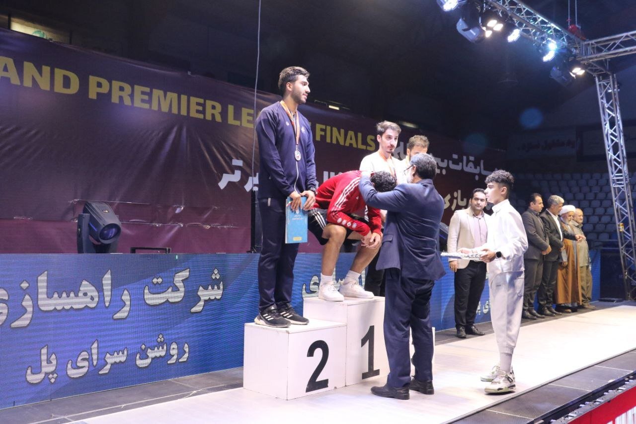 قهرمانی ورزشکار ترکیهای در مسابقات بینالمللی شمشیربازی ستلایت ارومیه+ تصاویر