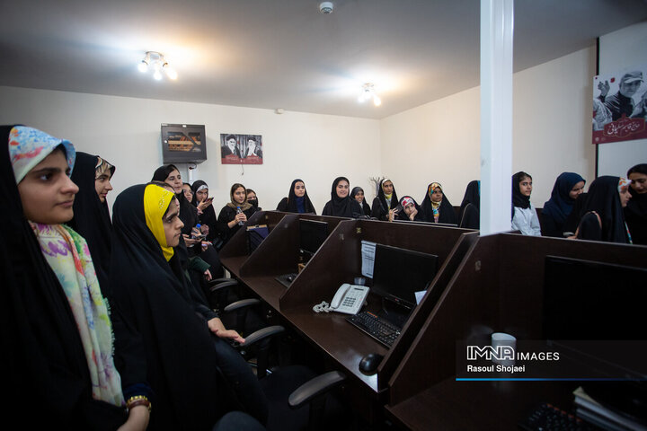 بازدید خبرنگاران نوجوان جشنواره فیلم کودک از خبرگزاری ایمنا