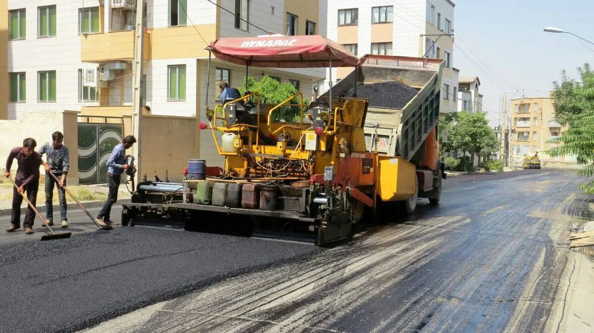 زخم‌های آسفالت شهری قزوین در مسیر ترمیم