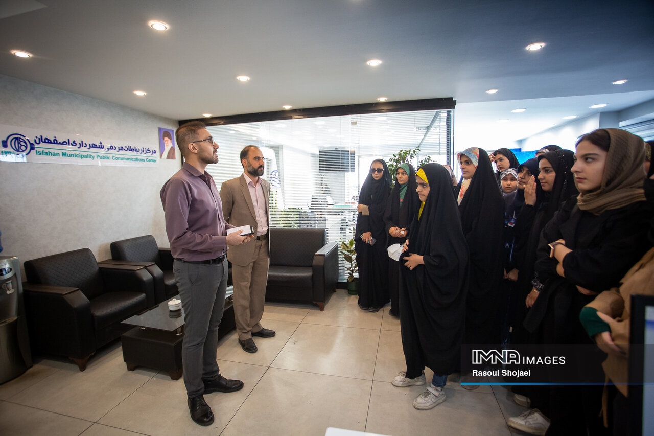بازدید ۸۰ خبرنگار دهه هشتادی از پروژههای شهری اصفهان