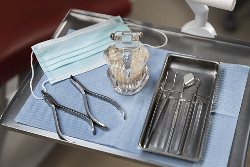 راهنمای جامع انتخاب تجهیزات دندانپزشکی برای کلینیکهای زیبایی و ترمیمی