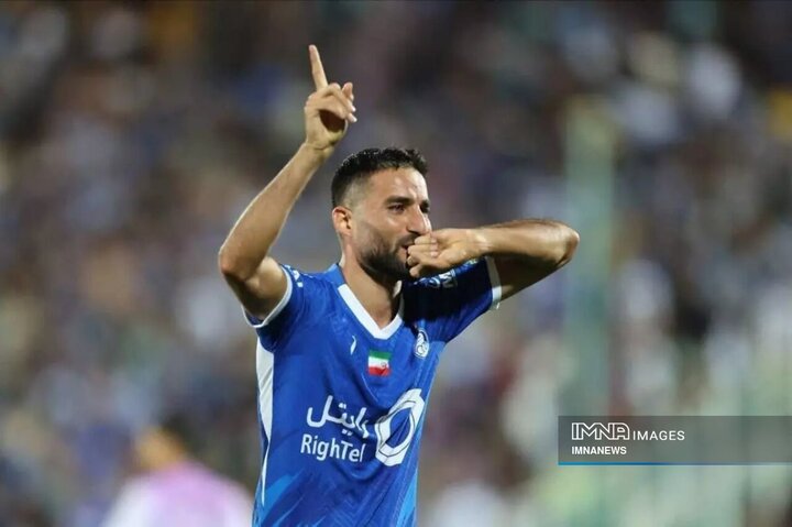 حضور مدافع آبی‌ها در تمرین تراکتور/ پایان کار مهرداد محمدی در استقلال؟ + عکس