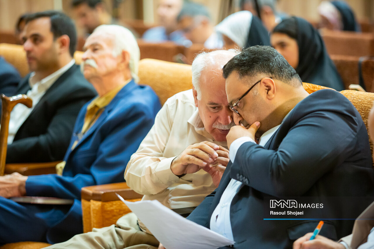 از کُریخوانی فوتبالیها تا یک هدیه ژورنالیستی