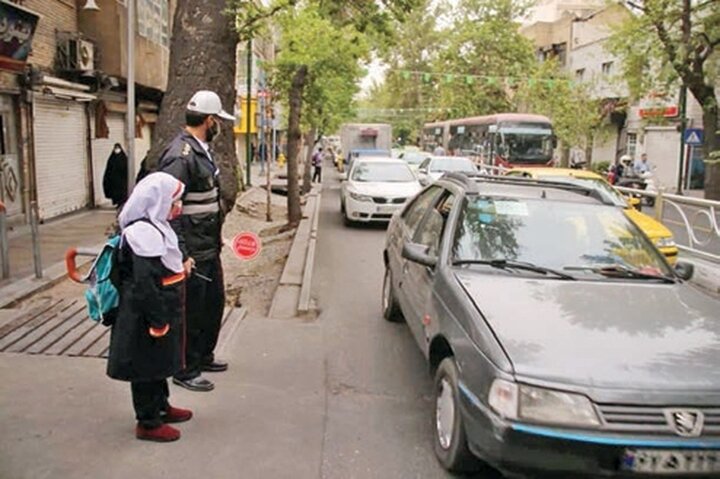 آموزش تهدیدات فضای مجازی به دانش‌آموزان / مقابله پلیس با مزاحمت‌ها برای دختران دبیرستانی