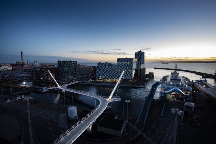 پلهای عابر پیادهای که فضای شهرها را متحول کردهاند