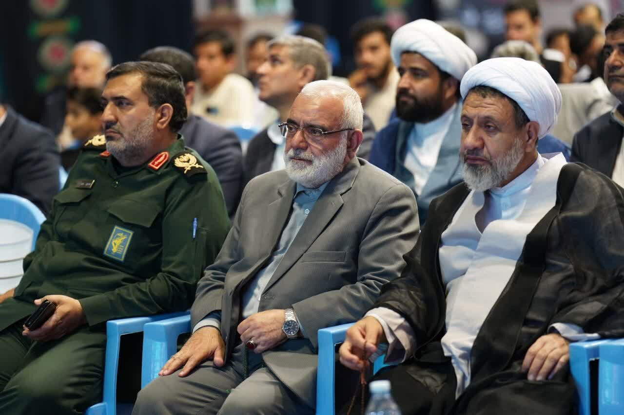 ۵۵هزار بسته لوازمالتحریر به دانشآموزان نیازمند استان کرمان اهدا شد