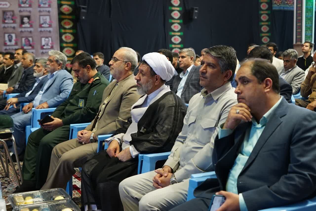 ۵۵هزار بسته لوازمالتحریر به دانشآموزان نیازمند استان کرمان اهدا شد