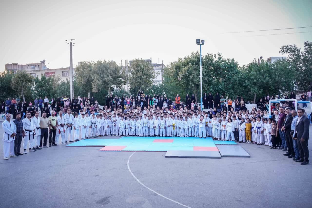 تجلیل مدیر منطقه ۱۵ اصفهان از ملیپوش تیراندازی المپیک ۲۰۲۴ پاریس