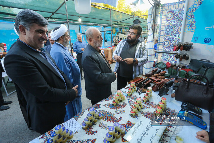 آیین افتتاح نمایشگاه مشاغل خانگی و خُرد مناطق شهرداری اصفهان