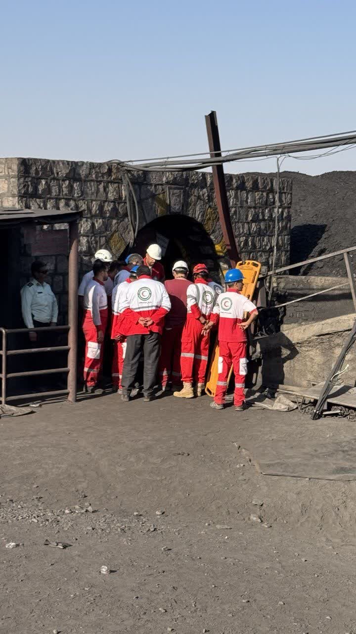 ۳۳ جانباخته در حادثه انفجار ریزش معدن زغال سنگ طبس گزارش شد/ حبس ۱۹ نفر در بلوک C + عکس