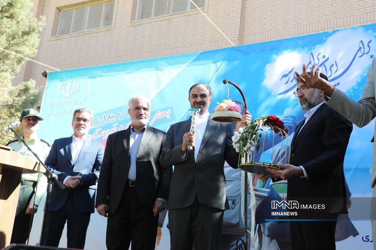 زنگ آغاز سال تحصیلی در چهارمحالوبختیاری نواخته شد + فیلم و عکس