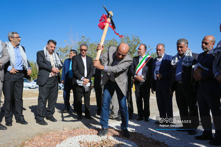 آیین کلنگ‌زنی ساختمان انتقال خون غرب اصفهان