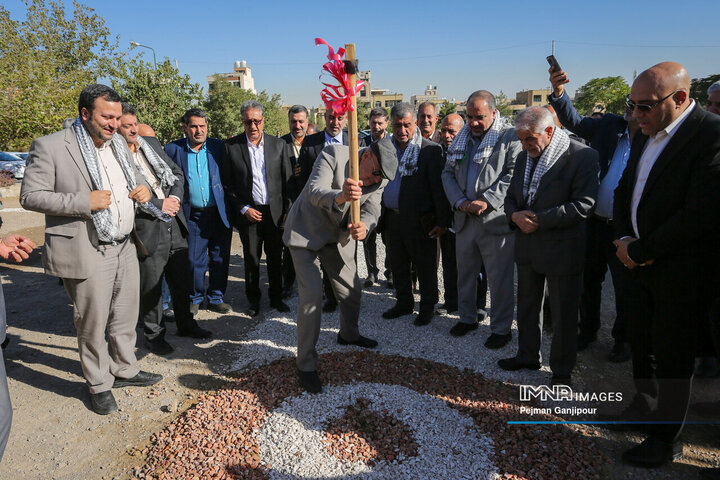 آیین کلنگ‌زنی ساختمان انتقال خون غرب اصفهان