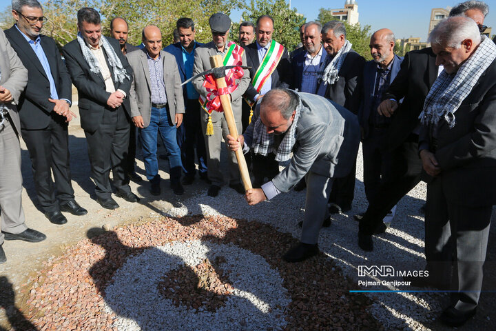 آیین کلنگ‌زنی ساختمان انتقال خون غرب اصفهان