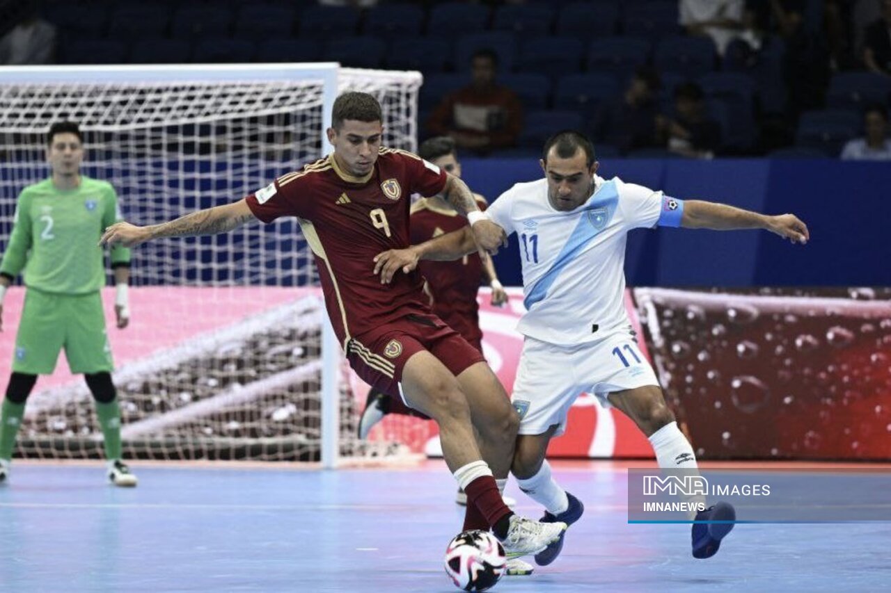نتایج روز نهم بازیهای مرحله گروهی جامجهانی فوتسال / صدرنشینی ایران با شکست عمدی فرانسه