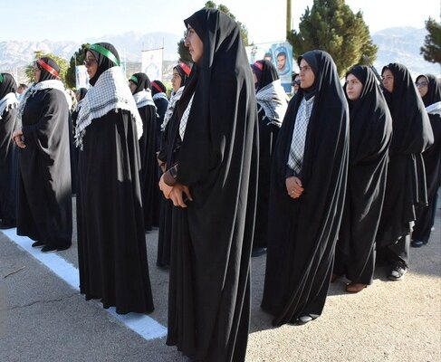 صبحگاه مشترک نیروهای نظامی و انتظامی کهگیلویه و بویراحمد به مناسبت هفته دفاع مقدس