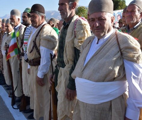 صبحگاه مشترک نیروهای نظامی و انتظامی کهگیلویه و بویراحمد به مناسبت هفته دفاع مقدس