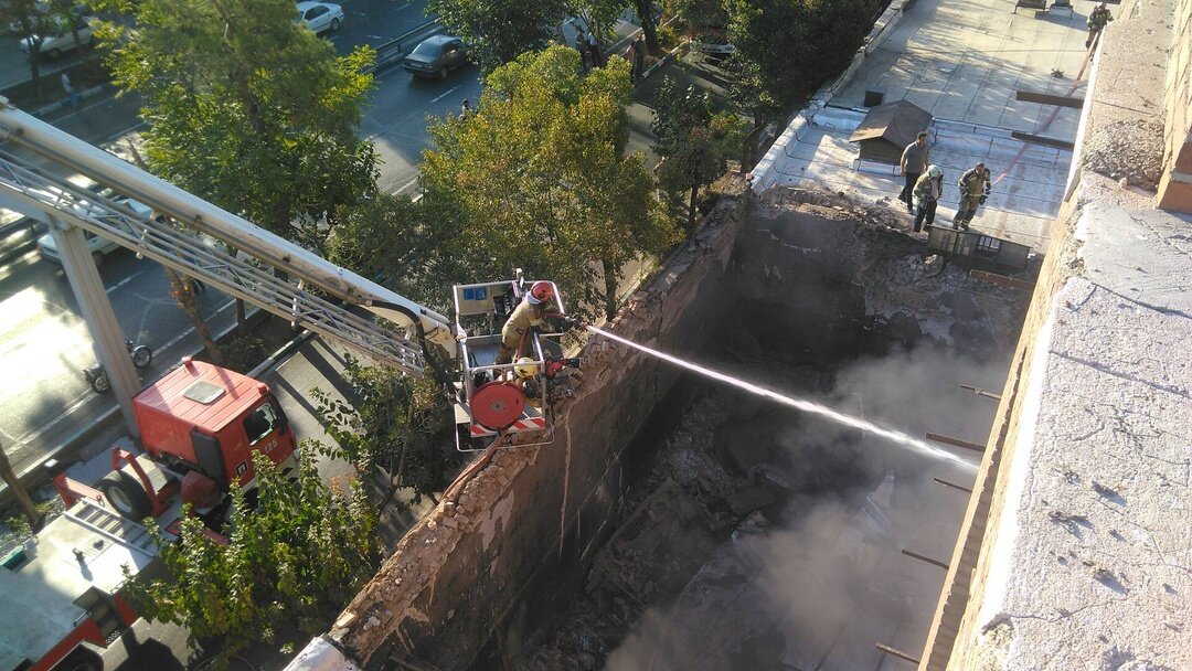 آتشسوزی یک انبار پارچه در جنوب تهران