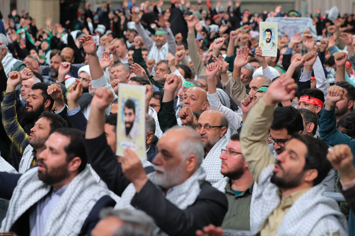 دیدار پیشکسوتان و فعالان دفاع مقدس و مقاومت با رهبر انقلاب