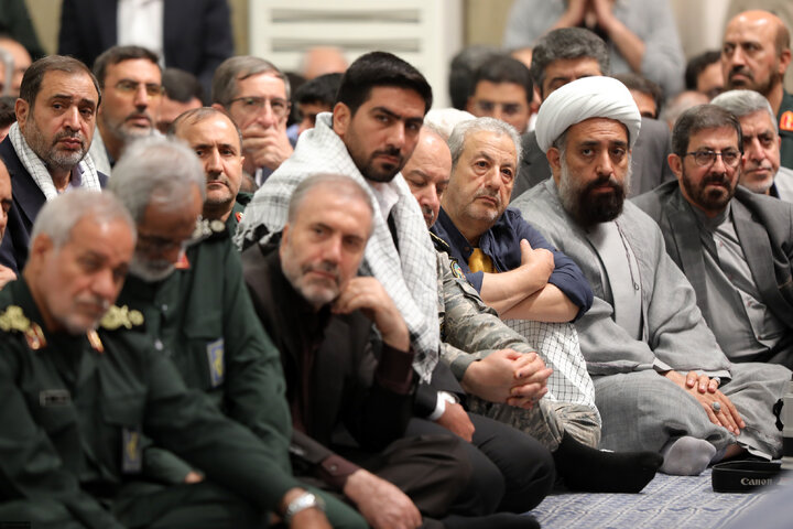 دیدار پیشکسوتان و فعالان دفاع مقدس و مقاومت با رهبر انقلاب