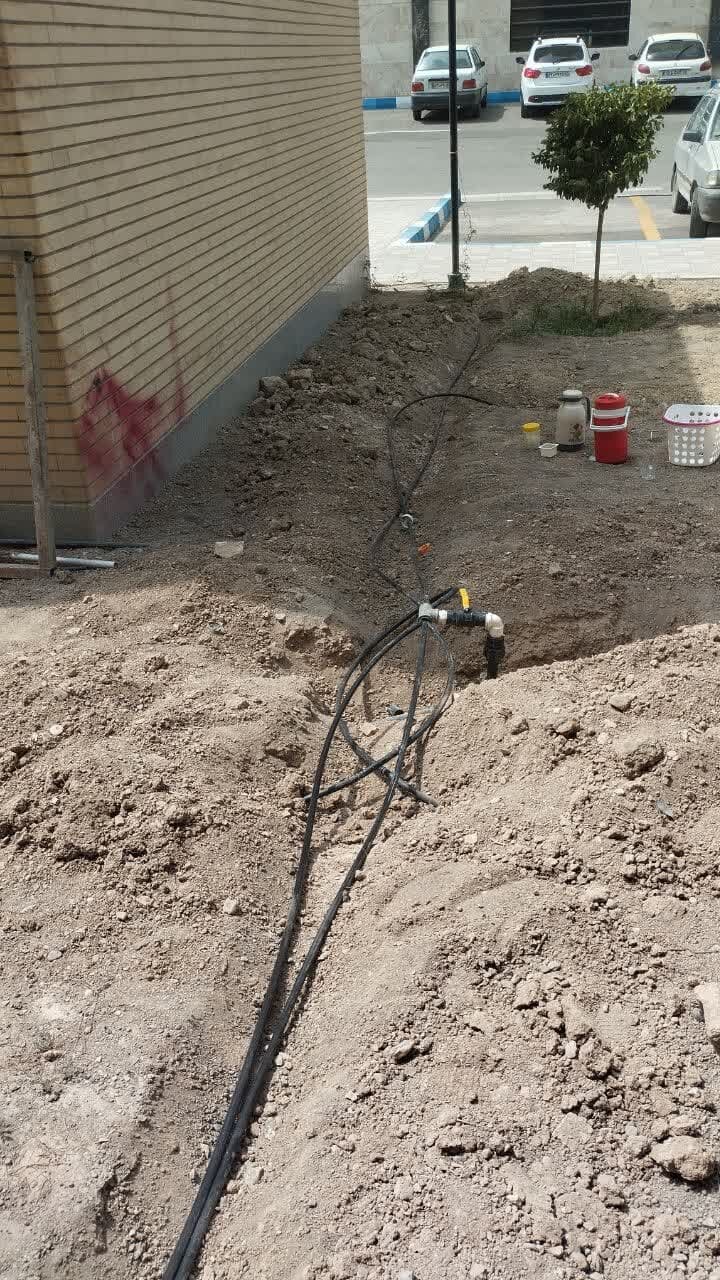 اصلاح شبکه آبیاری قطرهای فضای سبز در منطقه ۱۳ اصفهان