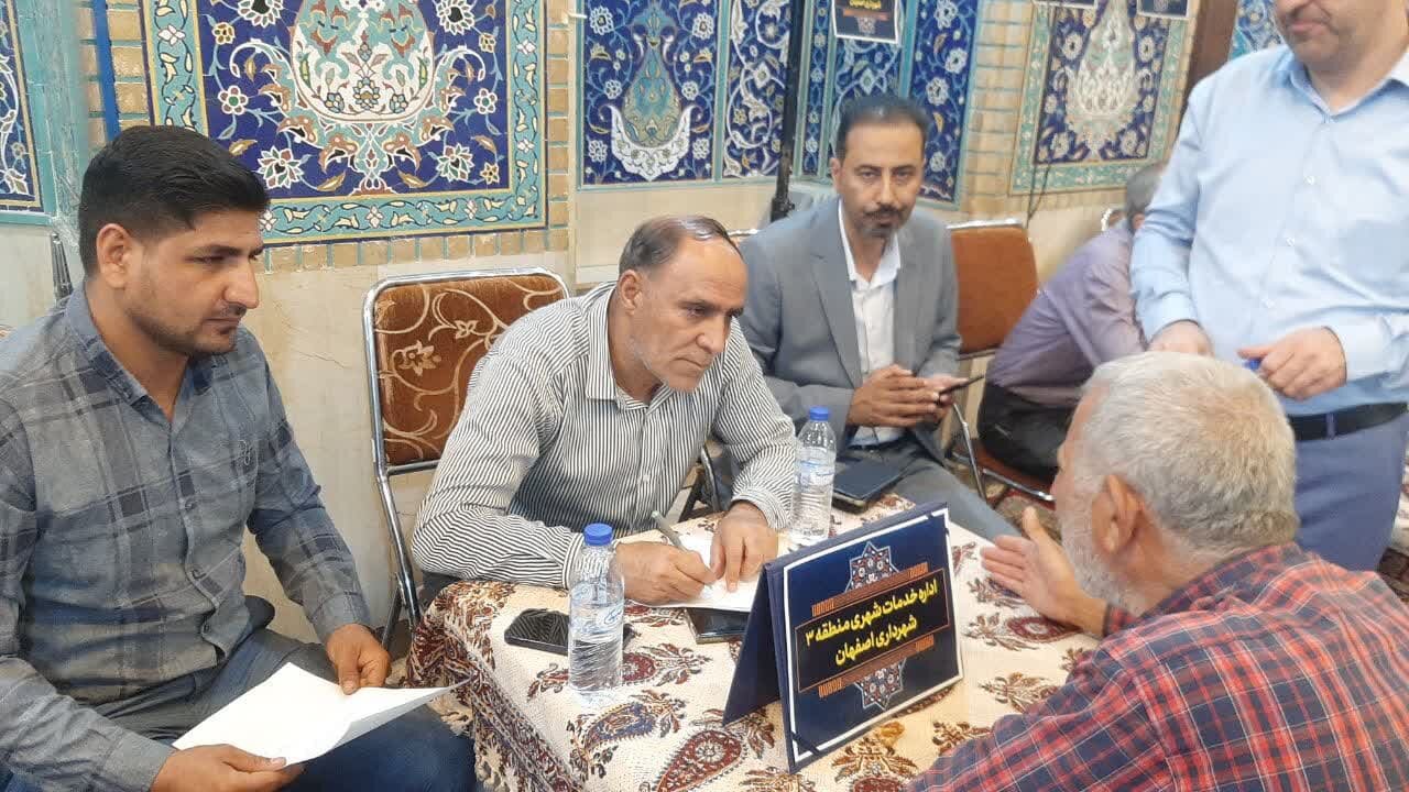 میز خدمت دیوار بیاعتمادی بین شهروندان و شهرداری را کوتاه میکند