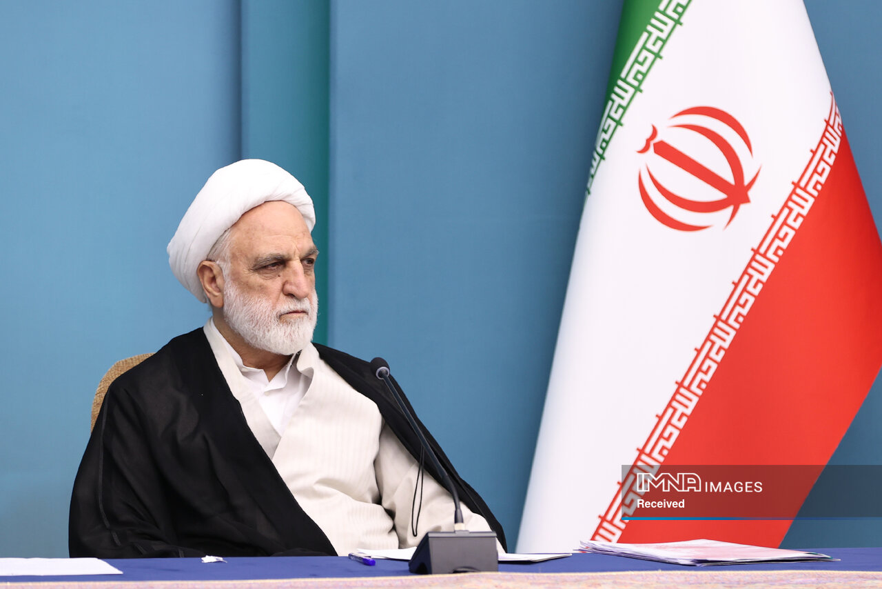 سازمان بازرسی کل کشور پیگیری مسئله ارز و نوسانات بازار ارز را به هیچ وجه رها نکند