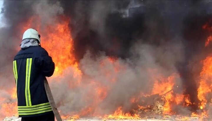 مصدوم شدن ۳ کارگر در حادثه حریق شهرک صنعتی مورچه‌خورت