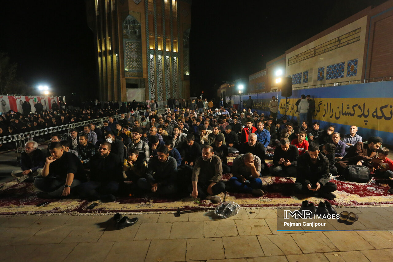 اینجا نقطه امن میان طوفانهاست