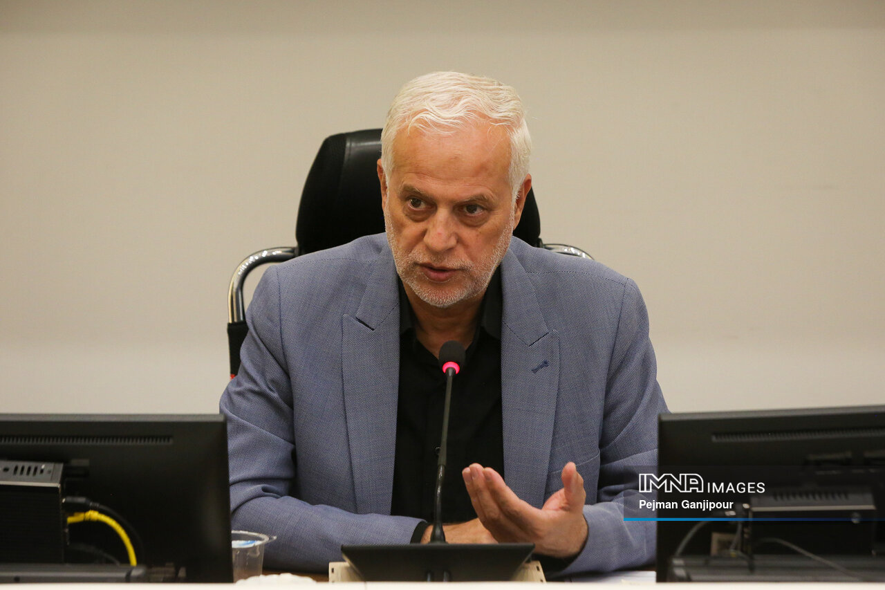 تقدیر از آتشنشانان در صحن علنی شورای شهر اصفهان