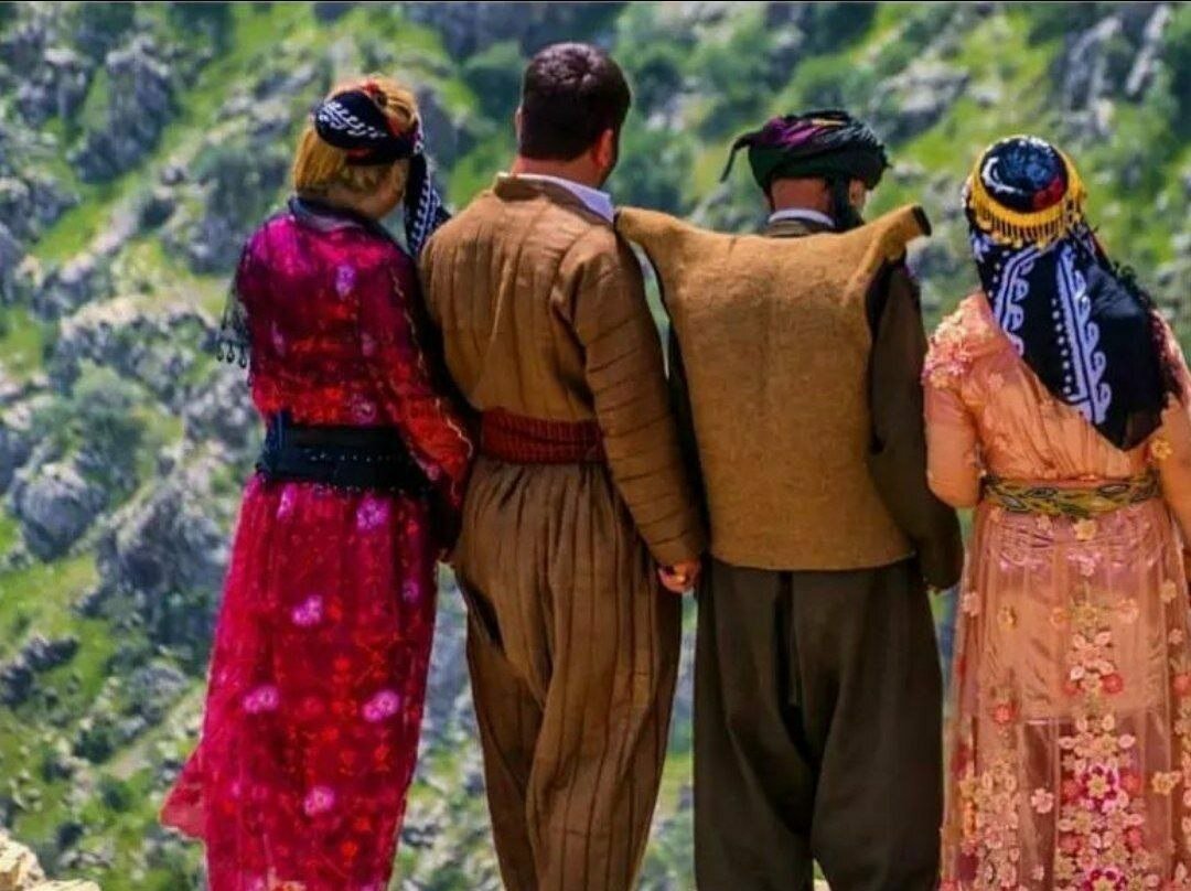 لباسهای سنتی زنان ایرانی، تجلی اصالت و نمادی از رنگ و نقش ایرانی