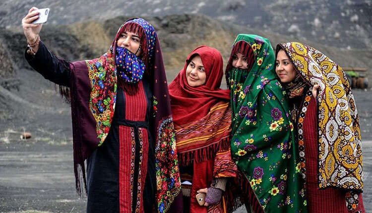 لباسهای سنتی زنان ایرانی، تجلی اصالت و نمادی از رنگ و نقش ایرانی