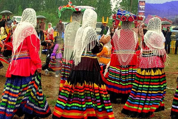 لباسهای سنتی زنان ایرانی، تجلی اصالت و نمادی از رنگ و نقش ایرانی