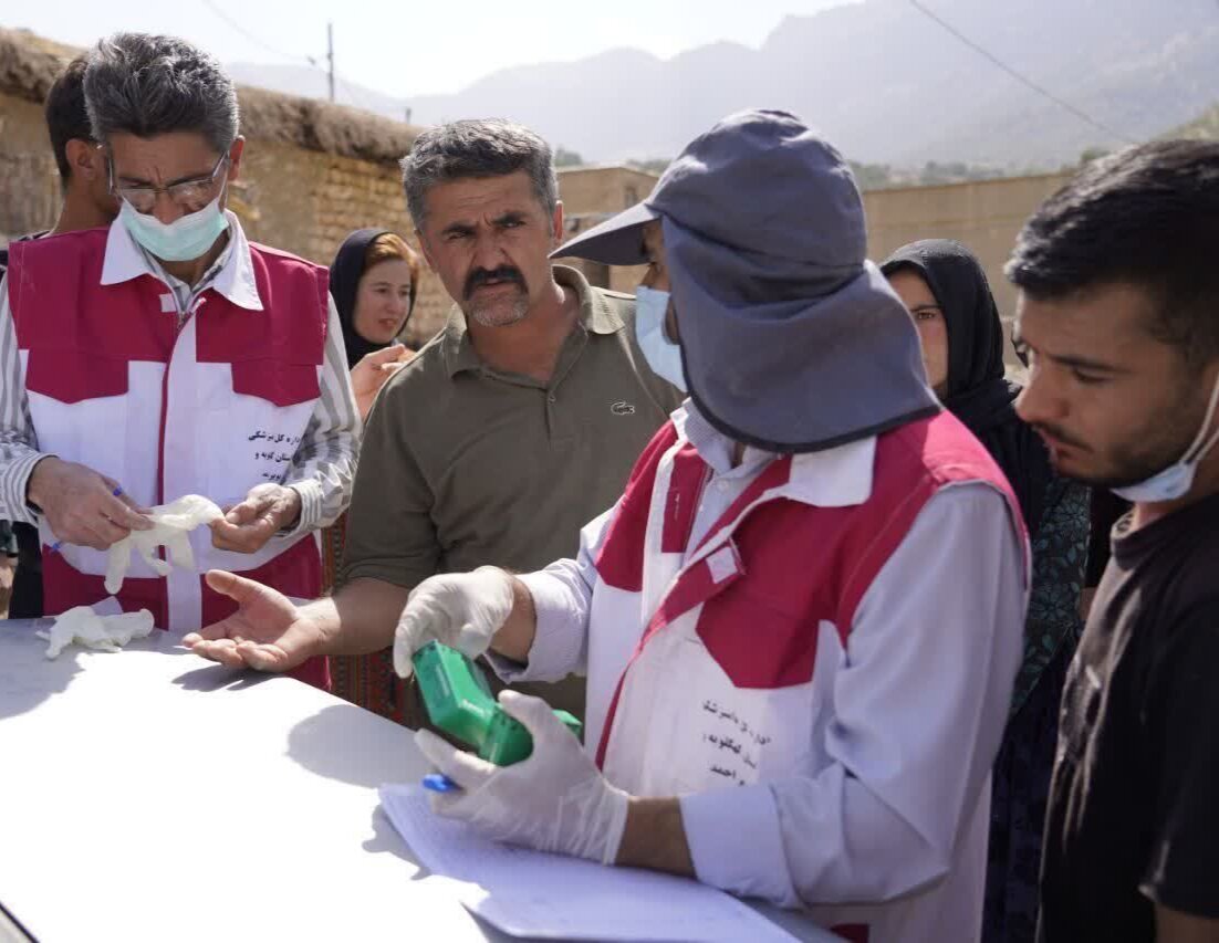 ارائه خدمات پزشکی رایگان به بیش از ۶۰۰ نفر از اهالی روستای «چاهن»+عکس