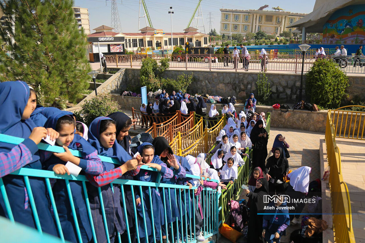 حضور بیسابقه اردوهای دانشآموزی در شهر رویاها + ایمنا