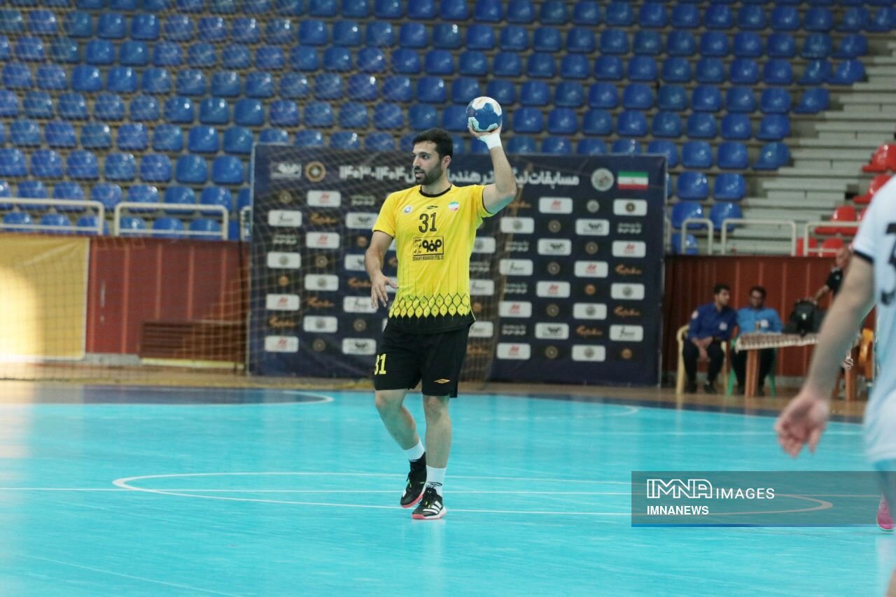 جدال مدعیان در روز صفآرایی گیتیزنها مقابل کازرونیها