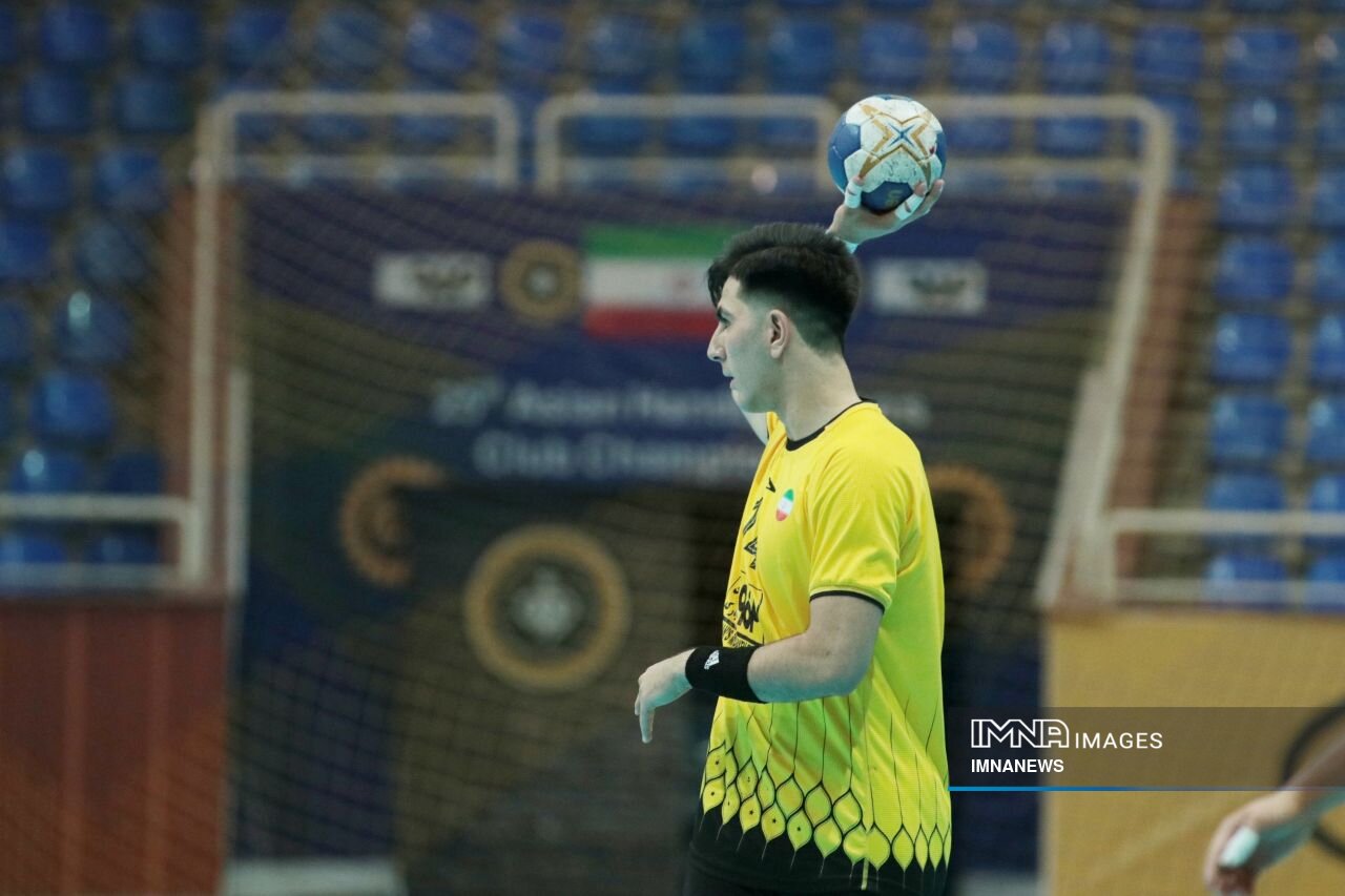 روند طوفانی لارستانیها/ پیروزی طلاییپوشان اصفهان در اراک و گچساران