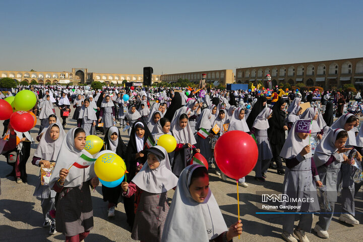 تجمع کودکان اصفهانی در حمایت از کودکان غزه و جبهه مقاومت