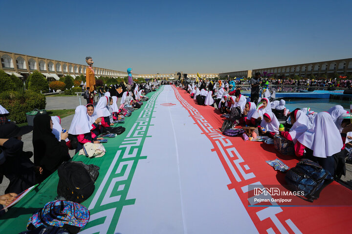 تجمع کودکان اصفهانی در حمایت از کودکان غزه و جبهه مقاومت